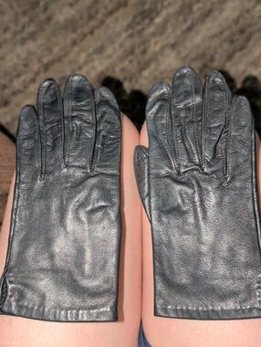 MCM Miss Aris Silky Lined Antrion Classic Gloves in Black